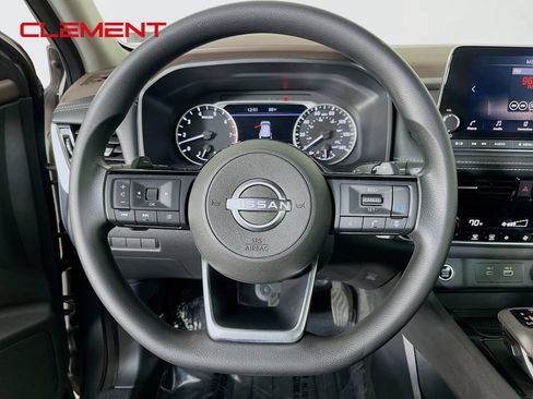 Used 2022 Nissan Rogue SV FWD image 14