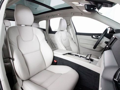 Certified 2025 Volvo XC60 B5 Core w/ Protection Package Premier image 22