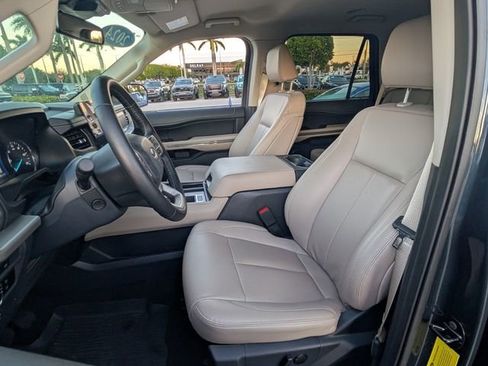 Used 2024 Ford Expedition XLT image 5
