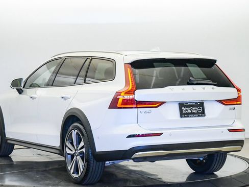 Certified 2026 Volvo V60 B5 Cross Country Plus w/ Climate Package AWD/4WD image 2