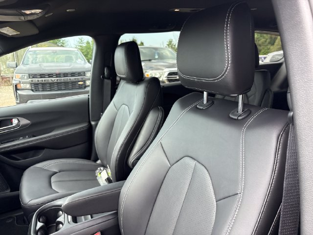 New 2027 Chrysler Pacifica Select AWD/4WD image 9