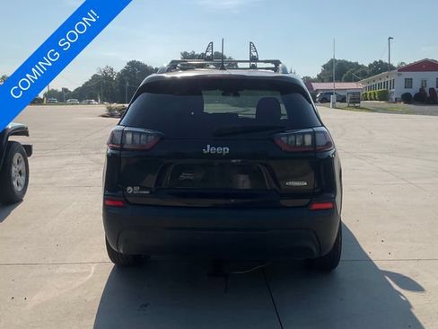 Used 2020 Jeep Cherokee Latitude FWD image 2