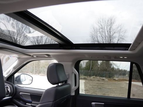 Certified 2025 Ford Expedition Max Platinum image 20