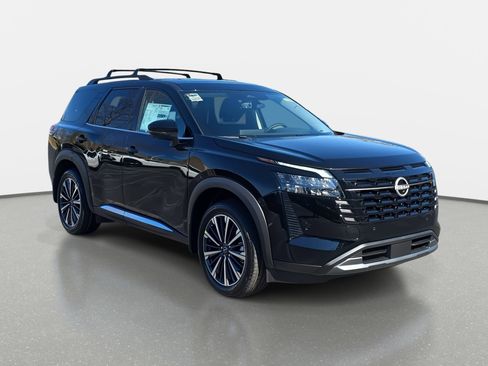 New 2026 Nissan Pathfinder Platinum image 3