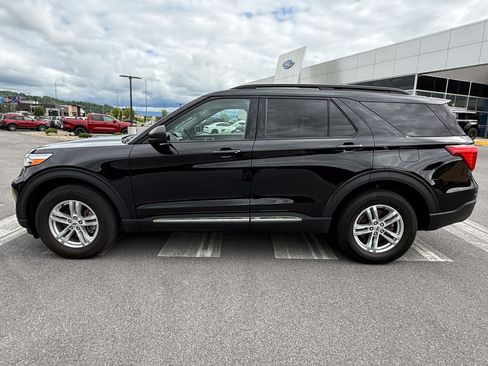 Used 2023 Ford Explorer XLT w/ Equipment Group 202A AWD/4WD image 8