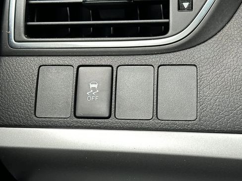 Used 2017 Toyota Camry SE image 28