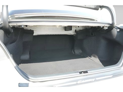 Used 2023 Toyota Camry SE w/ Cold Weather Package FWD image 12