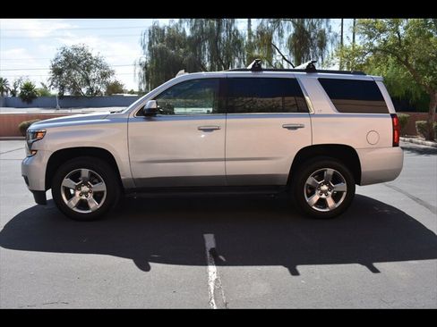 Used 2018 Chevrolet Tahoe LT w/ Luxury Package RWD image 4
