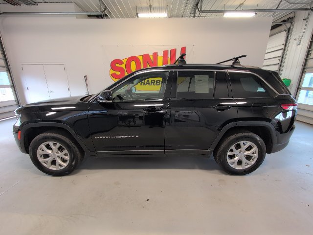 Used 2024 Jeep Grand Cherokee Limited w/ Luxury Tech Group II AWD/4WD image 2