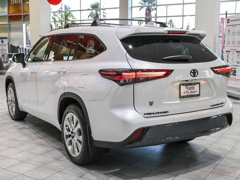 New 2026 Toyota Highlander Limited image 9