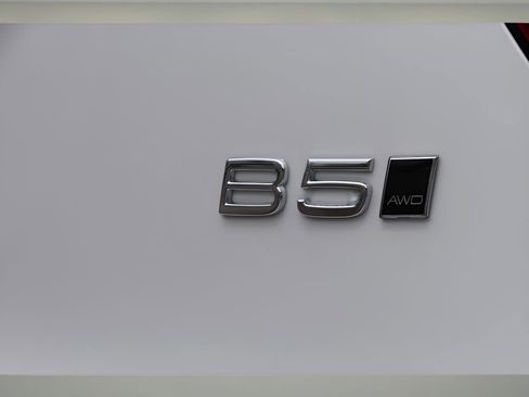 Certified 2025 Volvo XC40 B5 Core w/ Protection Package Premier image 27