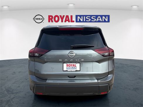 Used 2026 Nissan Rogue SV w/ SV Premium Package image 6