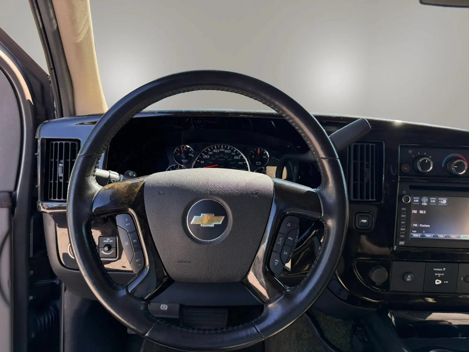 Used 2015 Chevrolet Express 2500 RWD image 16