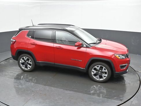 Used 2018 Jeep Compass Limited image 32