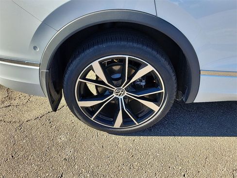 Used 2024 Volkswagen Tiguan SEL R-Line w/ MDO Package, Two-Row image 7
