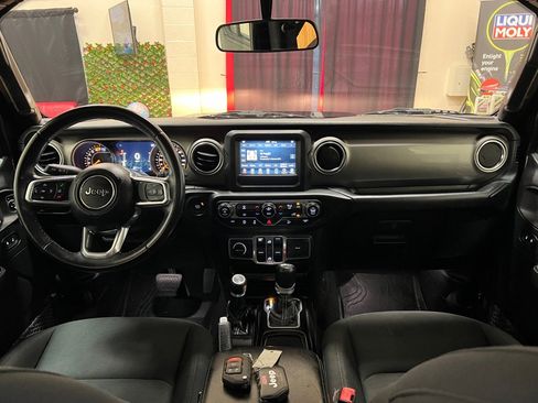 Used 2018 Jeep Wrangler Unlimited Sahara image 14