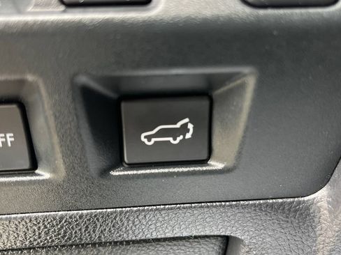 Used 2018 Subaru Forester 2.5i Touring AWD/4WD image 25