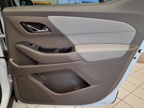 Used 2021 Chevrolet Traverse LT w/ LT Premium Package image 13