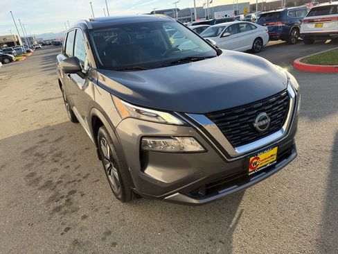 Used 2023 Nissan Rogue SL w/ SL Premium Package image 8