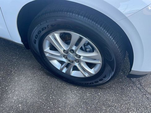 Used 2020 Buick Enclave Premium image 3