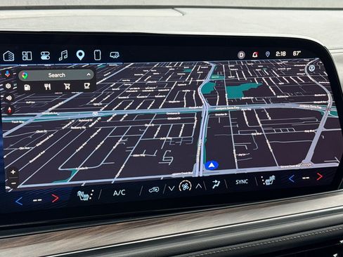 Used 2025 Chevrolet Suburban Z71 image 37