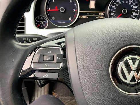 Used 2014 Volkswagen Touareg TDI image 24