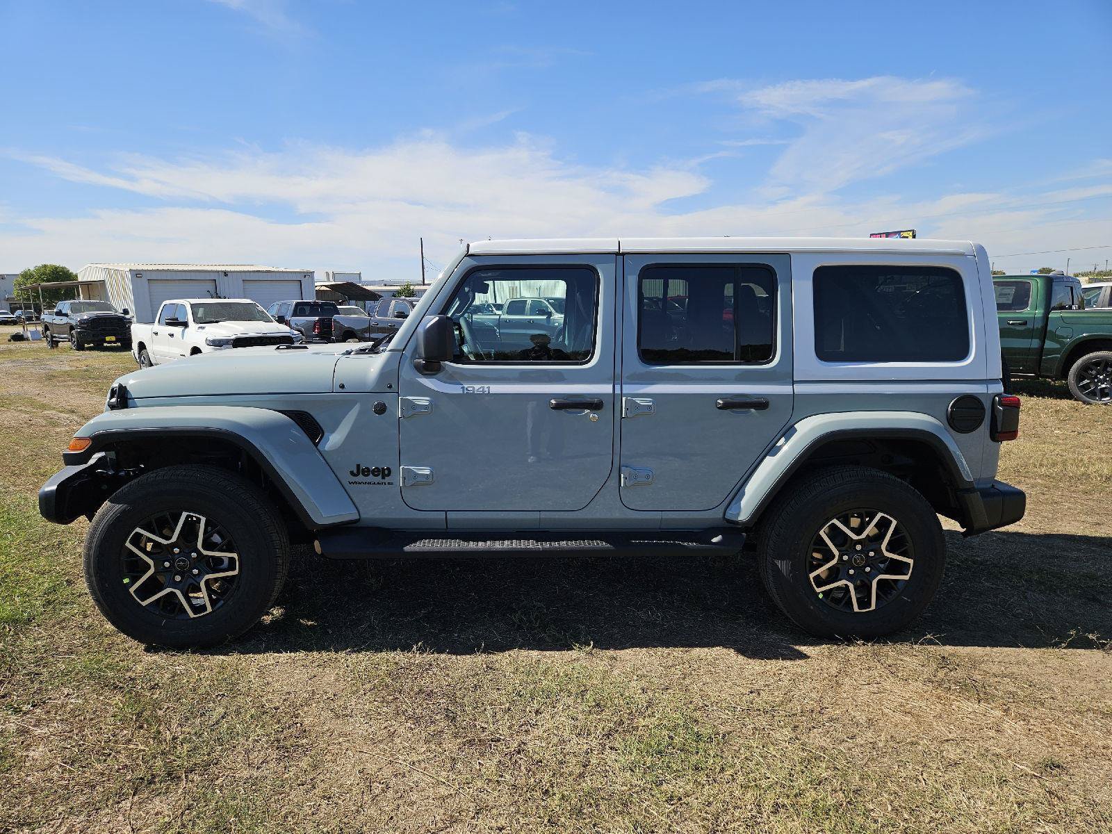 New 2027 Jeep Wrangler Unlimited Sahara w/ Whitecap Package AWD/4WD image 3