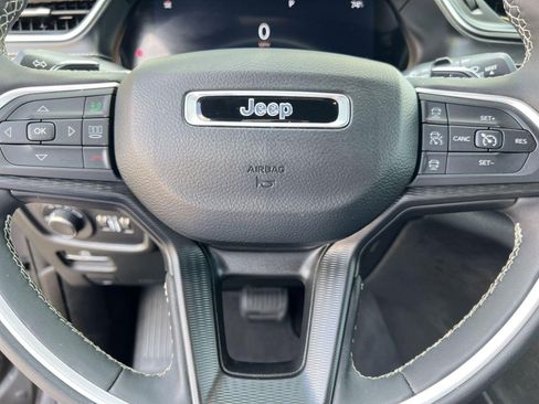 Used 2024 Jeep Grand Cherokee L Altitude image 17