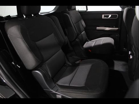 Used 2022 Ford Explorer XLT AWD/4WD image 17