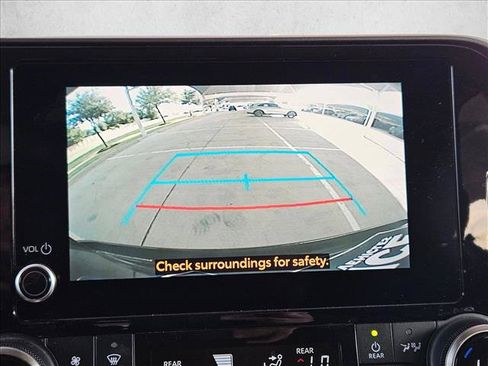 Used 2023 Toyota Highlander L FWD image 13