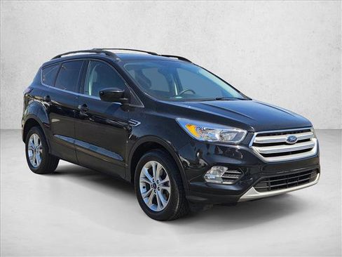Used 2018 Ford Escape SE FWD image 2