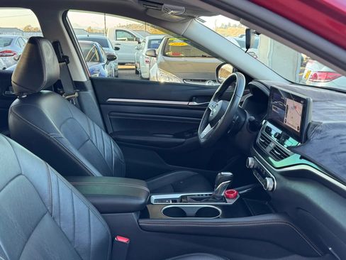 Used 2023 Nissan Altima 2.5 SR w/ SR Premium Package image 10