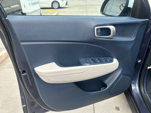 Used 2021 Hyundai Venue w/ Cargo Package FWD image 11