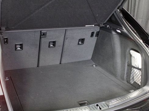 Used 2025 Porsche Macan image 17