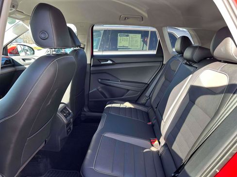 Certified 2022 Volkswagen Taos SEL image 9