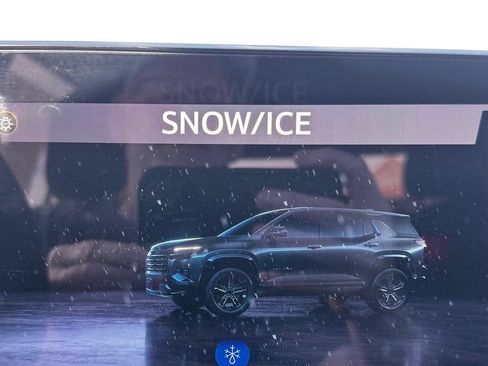 Used 2026 Chevrolet Equinox LT w/ Convenience Package II FWD image 8