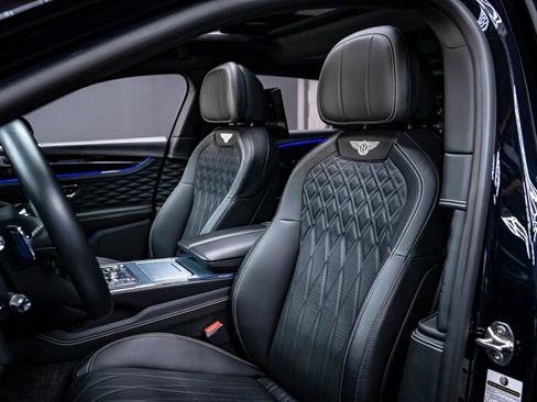 Used 2022 Bentley Flying Spur W12 image 22