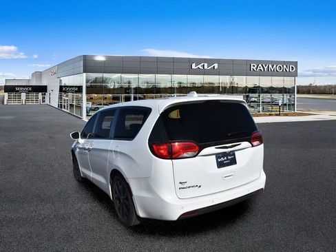 Used 2018 Chrysler Pacifica Touring Plus w/ S Appearance Package FWD image 5