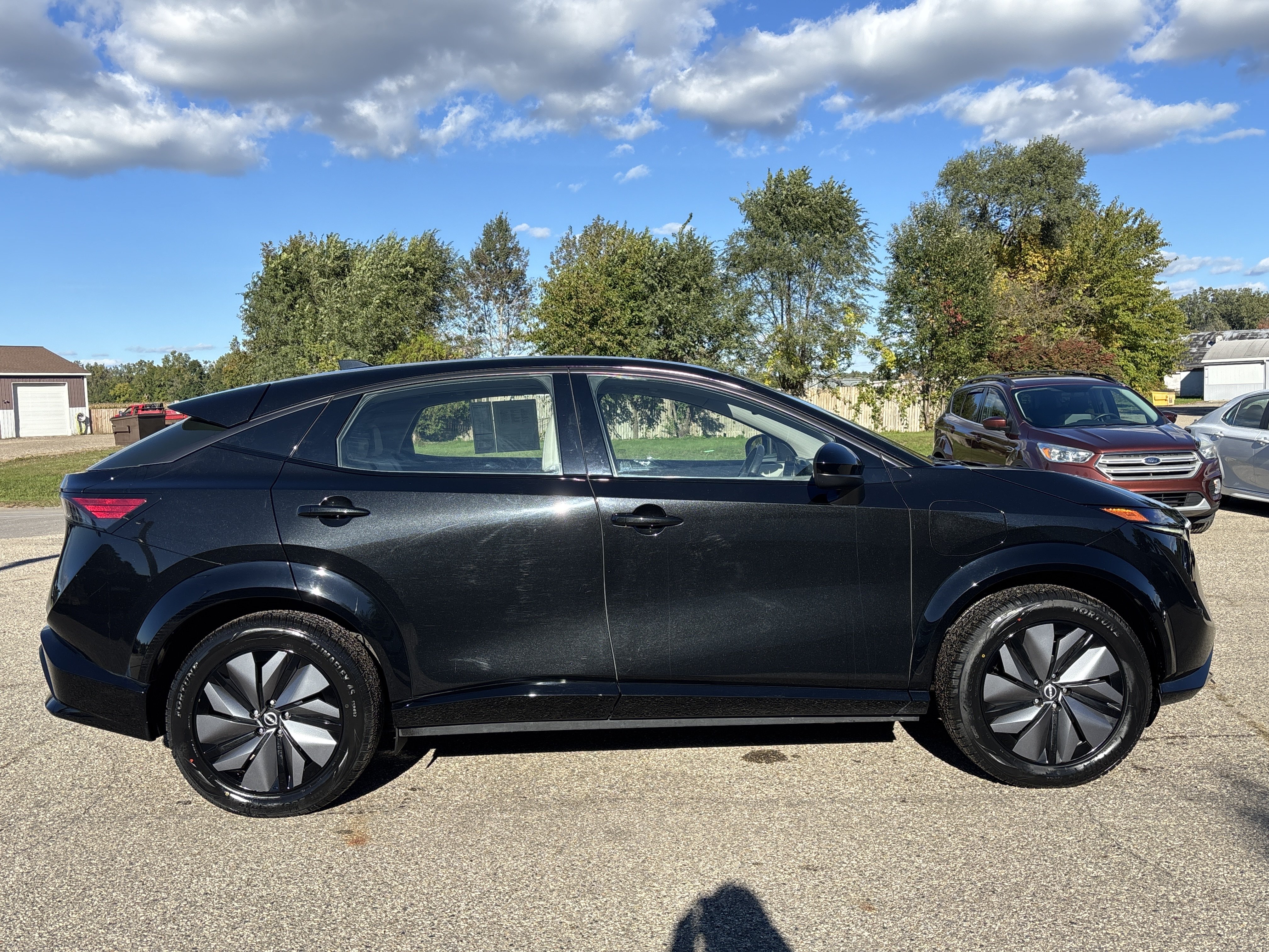 Used 2023 Nissan Ariya AWD image 2