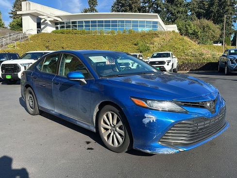 Used 2019 Toyota Camry LE FWD image 4