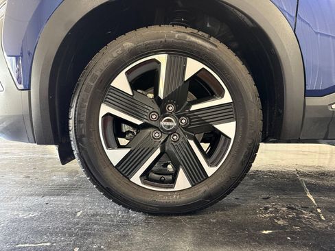 Used 2025 Nissan Kicks SV AWD/4WD image 8