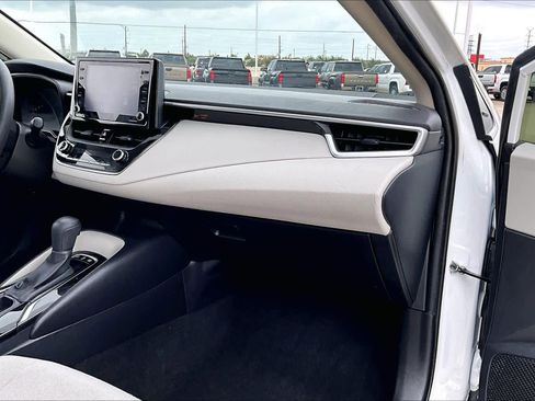 Used 2022 Toyota Corolla LE image 18