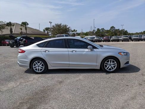 Used 2016 Ford Fusion SE image 2