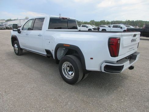 New 2026 GMC Sierra 3500 Denali Ultimate AWD/4WD image 9