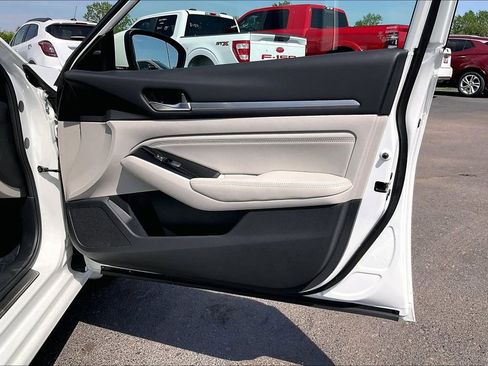 Used 2023 Nissan Altima 2.5 SL FWD image 30