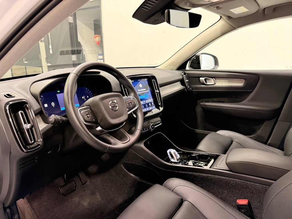 Used 2026 Volvo XC40 B5 Plus AWD/4WD image 11