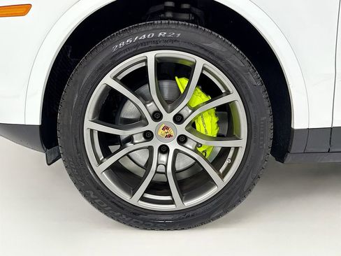 Used 2023 Porsche Cayenne Platinum Edition w/ Premium Package Plus (PIA) AWD/4WD image 33