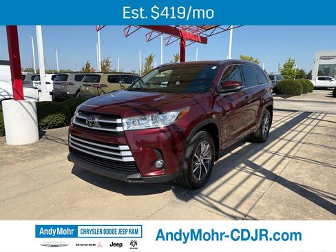 Used 2017 Toyota Highlander XLE AWD/4WD image 3
