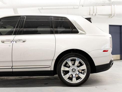 Used 2020 Rolls-Royce Cullinan image 12