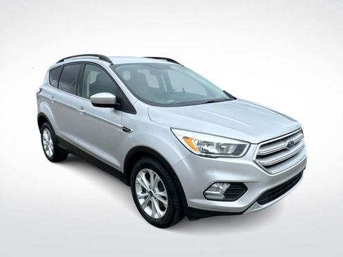 Used 2018 Ford Escape SE w/ SE Sync 3 Package FWD image 2